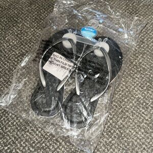 Women’s flip flops